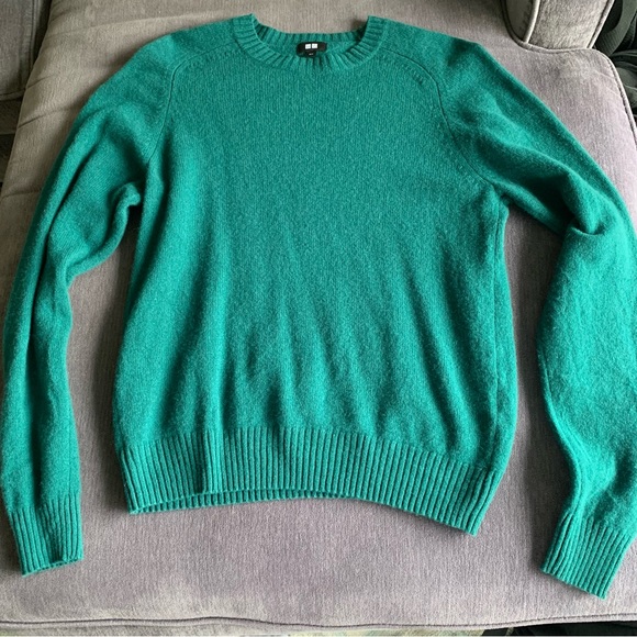 Uniqlo Premium Lambswool Sweater - Picture 3 of 16